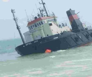 COTONOU : un navire contenant des hydrocarbures a échoué aux larges des côtes de Fidjrossè