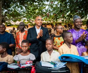 EN COLLABORATION AVEC LE MINISTÈRE DE L&rsquo;ÉNERGIE, DE L&rsquo;EAU ET DES MINES : Vinci-Energies fait don de 10 000 kits scolaires en appui aux enfants défavorisés