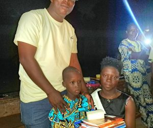 DON DE KITS SCOLAIRES AUX ÉCOLIERS DÉMUNIS A YOKPO : La Miss Intello-Citoyenne 2024 apporte son soutien aux enfants défavorisés.