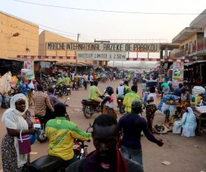 INTERDICTION DE LA CIRCULATION DES MOTOS SUR LA TRAVERSÉE DU MARCHÉ ARZEKE DE PARAKOU : Le constat fait par le groupe de presse Eveil Info