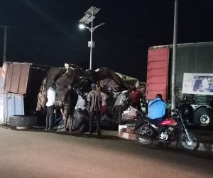ACCIDENT DE LA CIRCULATION À PARAKOU : Un camion vide son contenu sur le Carrefour Amawignon