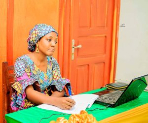 SOUTENANCE DE MASTER EN MÉDIATION SOCIALE ET FACILITATION POUR LE DÉVELOPPEMENT : Mama Seidou Nadiathou décroche avec brio son master
