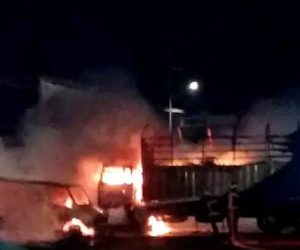 PORTO-NOVO : Un grave accident impliquant trois véhicules embrase le carrefour Cinquantenaire