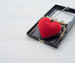 ESCROQUERIE SENTIMENTALE : Quand l’amour s&rsquo;efface au profit de l&rsquo;intérêt