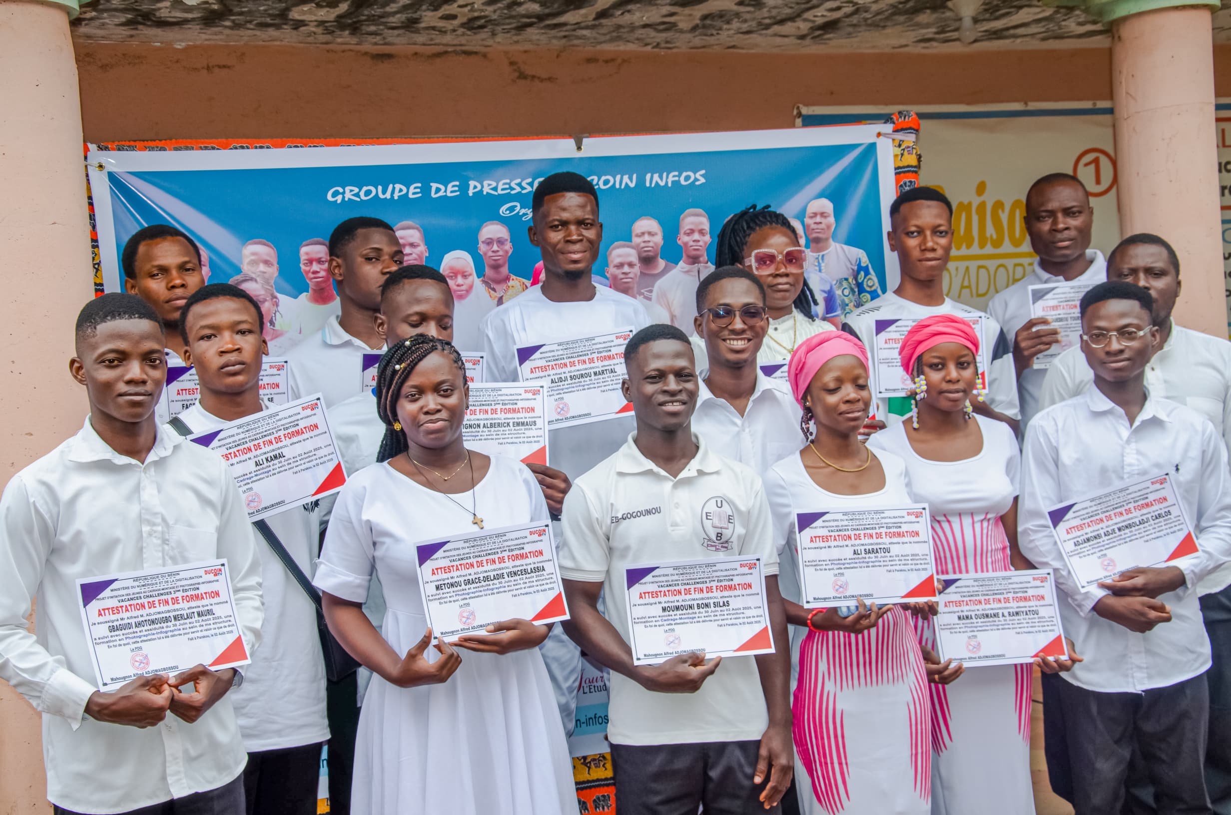 VACANCES CHALLENGES À PARAKOU : 17 jeunes armés pour l’image et le numérique