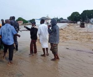 INONDATIONS À BEMBÈRÈKÈ : L’axe Malanville – Parakou paralysé, des habitations et commerces submergés
