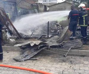 INCENDIE DANS UN CASSE AUTO : Un pan de Cotonou sous une épaisse fumée noire